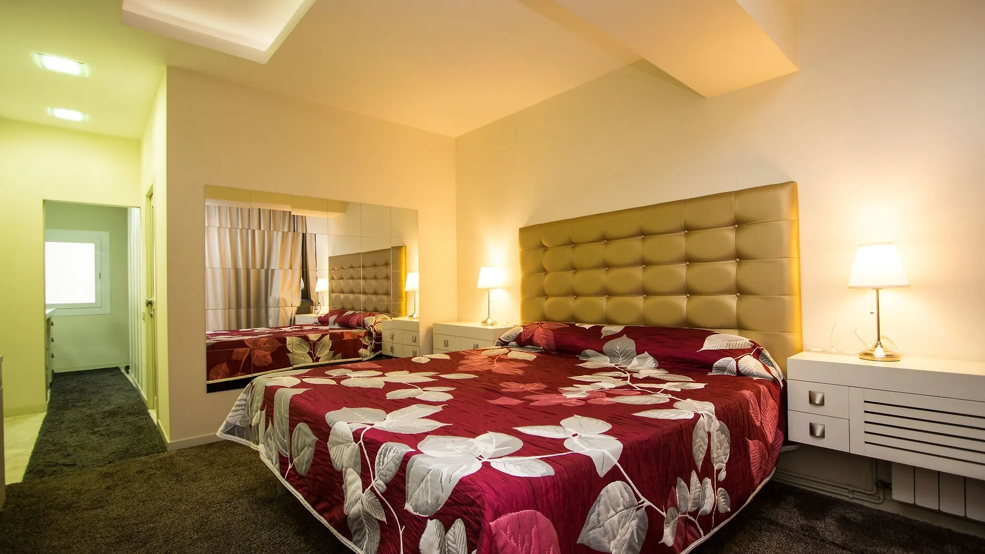 Apartamentos Hypestay Barcelona 0*,